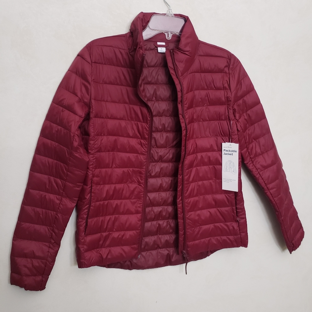 NWT Old navy maroon puffer packable jacket size xs